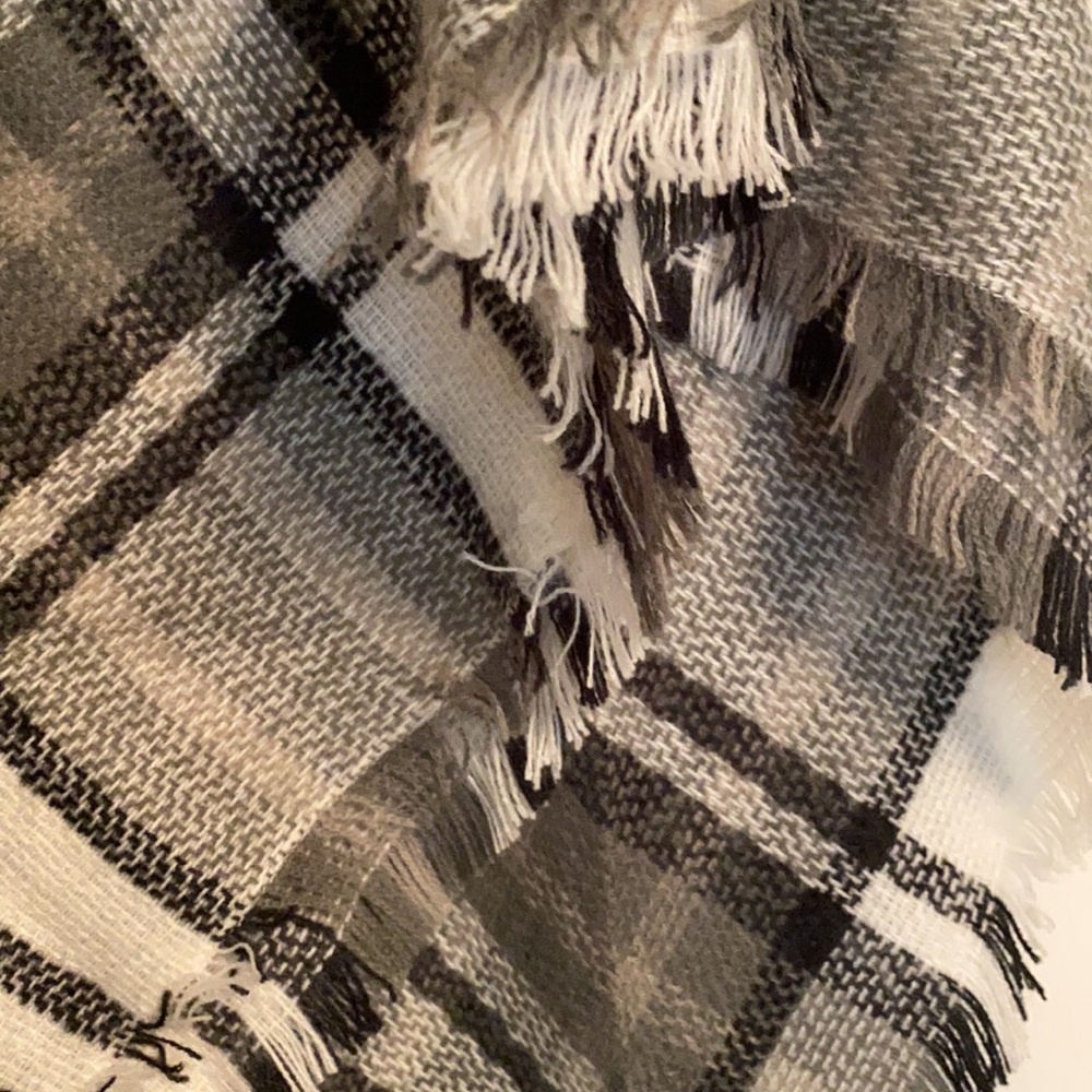 Poncho - Picture 4 of 4
